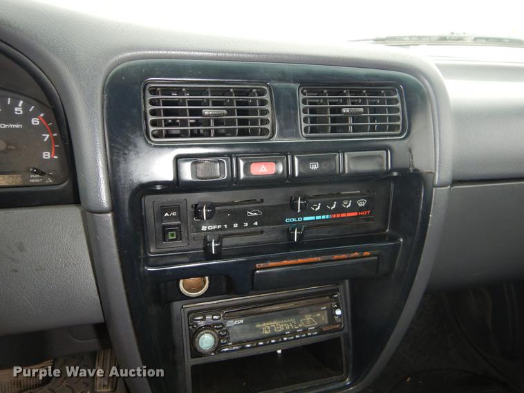 image for item EZ9833 1995 Nissan Pathfinder SUV