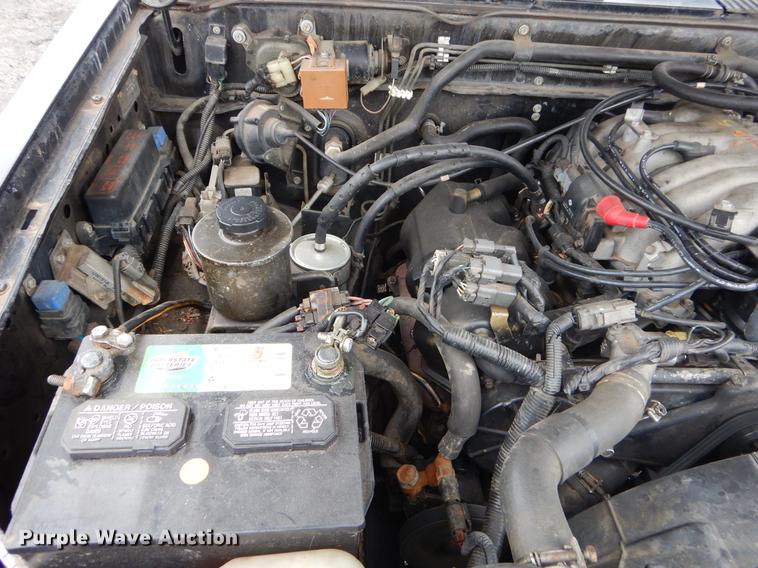 image for item EZ9833 1995 Nissan Pathfinder SUV