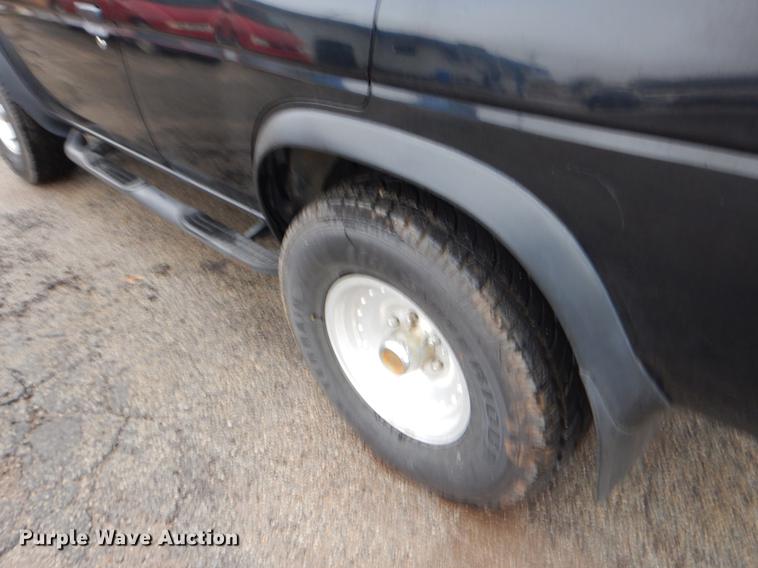 image for item EZ9833 1995 Nissan Pathfinder SUV