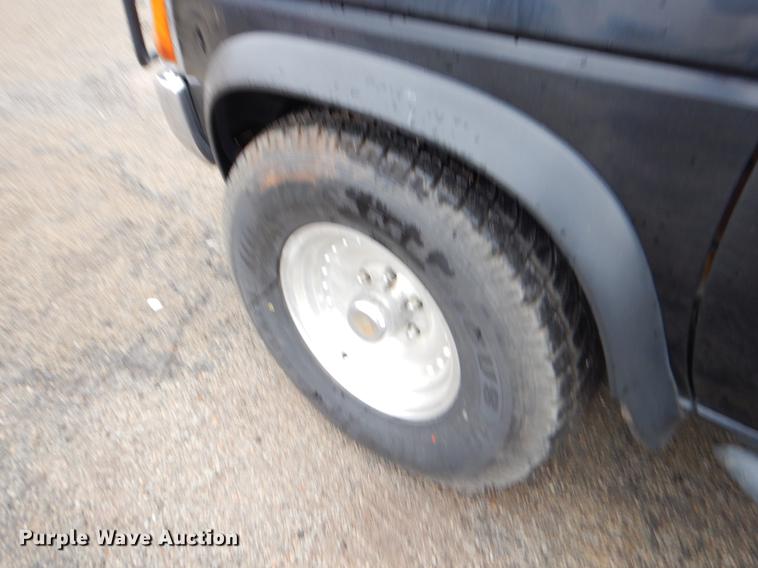 image for item EZ9833 1995 Nissan Pathfinder SUV