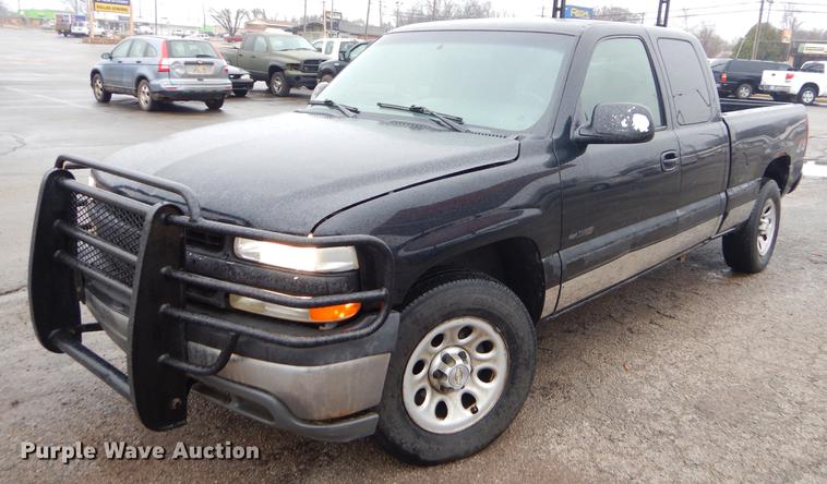 image for item EZ9834 2001 Chevrolet Silverado 1500 Ext. Cab pickup truck