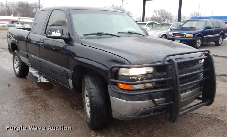 image for item EZ9834 2001 Chevrolet Silverado 1500 Ext. Cab pickup truck