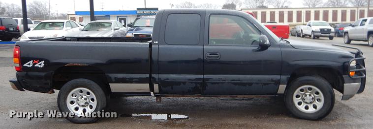 image for item EZ9834 2001 Chevrolet Silverado 1500 Ext. Cab pickup truck