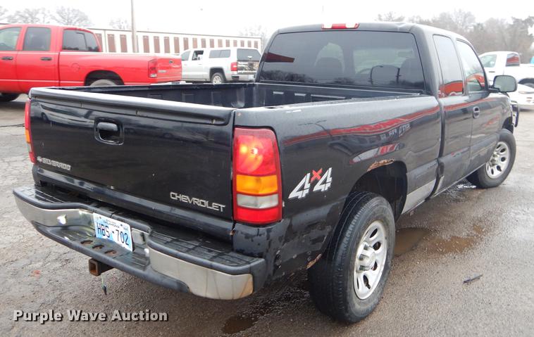 image for item EZ9834 2001 Chevrolet Silverado 1500 Ext. Cab pickup truck