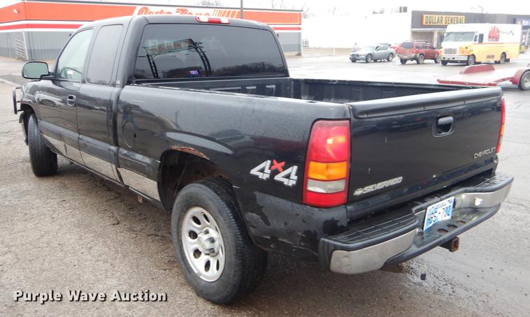 image for item EZ9834 2001 Chevrolet Silverado 1500 Ext. Cab pickup truck