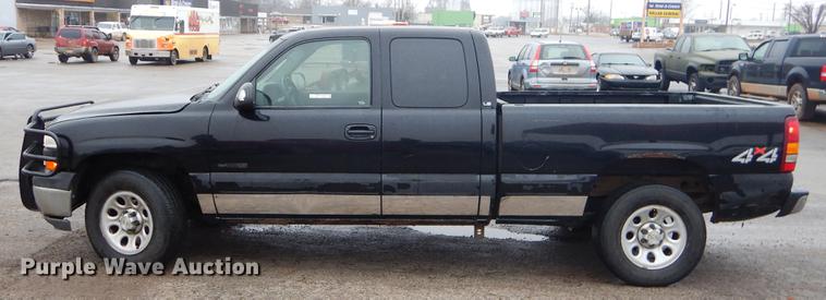 image for item EZ9834 2001 Chevrolet Silverado 1500 Ext. Cab pickup truck