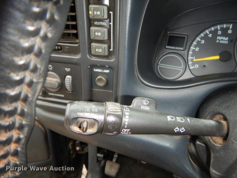 image for item EZ9834 2001 Chevrolet Silverado 1500 Ext. Cab pickup truck