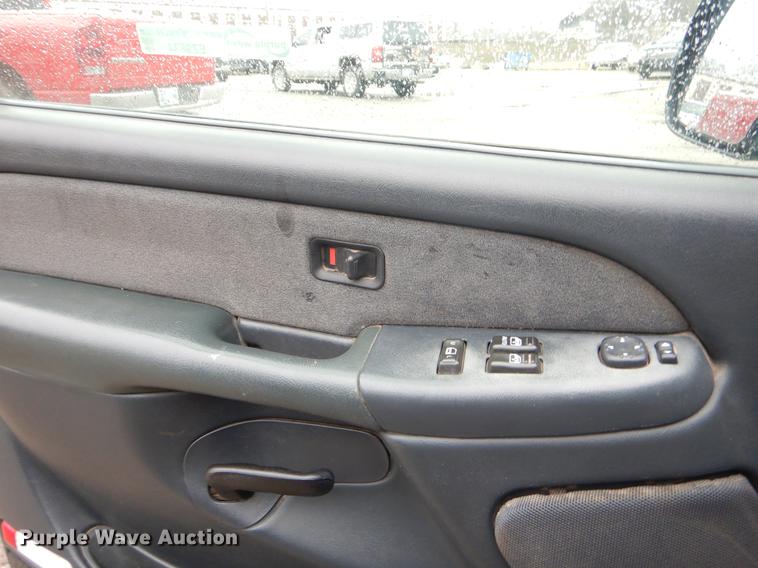 image for item EZ9834 2001 Chevrolet Silverado 1500 Ext. Cab pickup truck