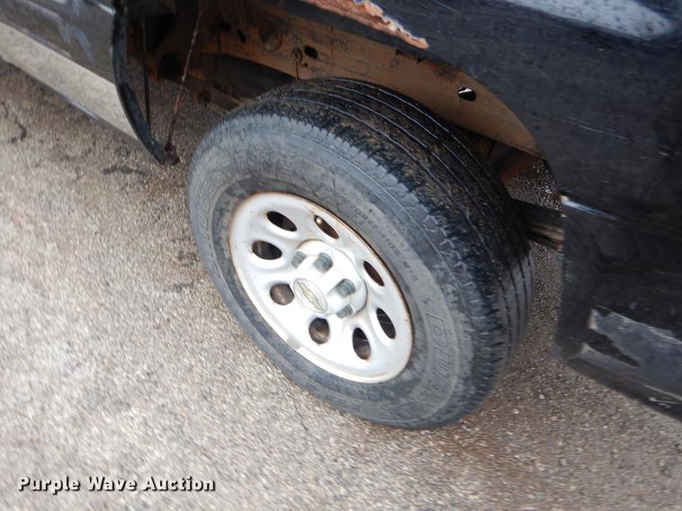 image for item EZ9834 2001 Chevrolet Silverado 1500 Ext. Cab pickup truck