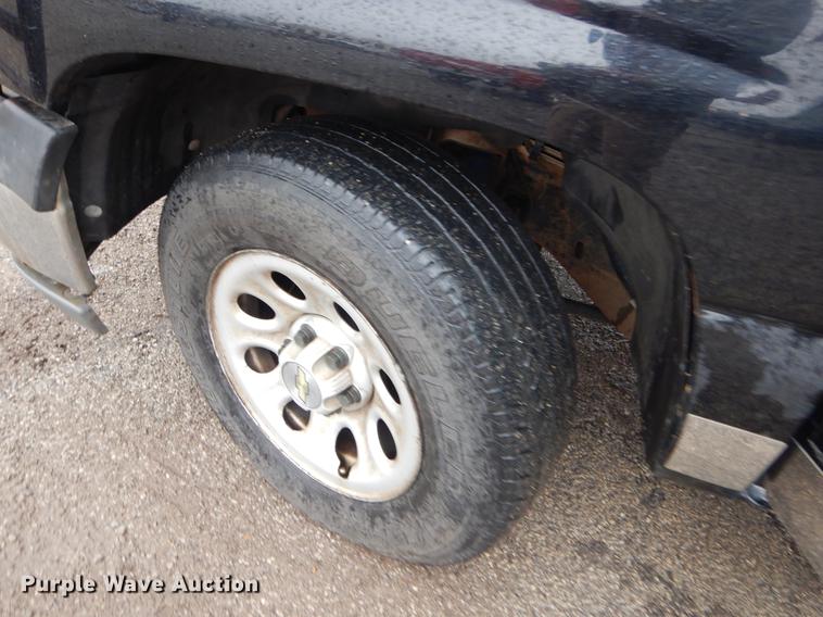 image for item EZ9834 2001 Chevrolet Silverado 1500 Ext. Cab pickup truck