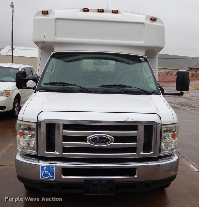 image for item EZ9837 2009 Ford Econoline E450 shuttle bus