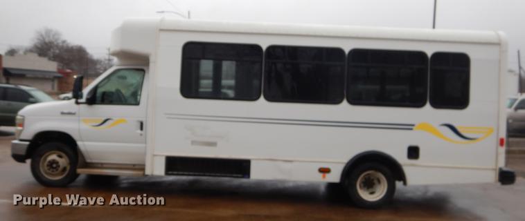image for item EZ9837 2009 Ford Econoline E450 shuttle bus