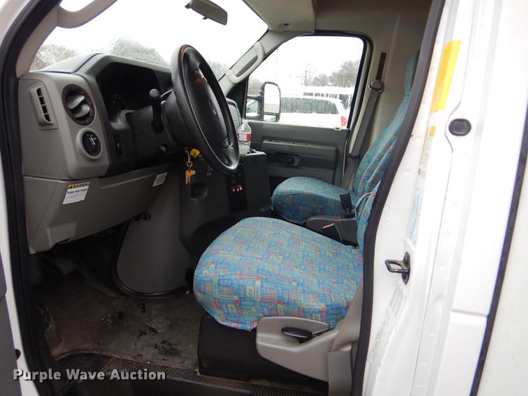 image for item EZ9837 2009 Ford Econoline E450 shuttle bus