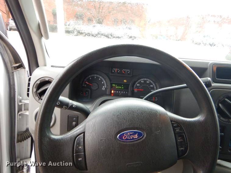 image for item EZ9837 2009 Ford Econoline E450 shuttle bus