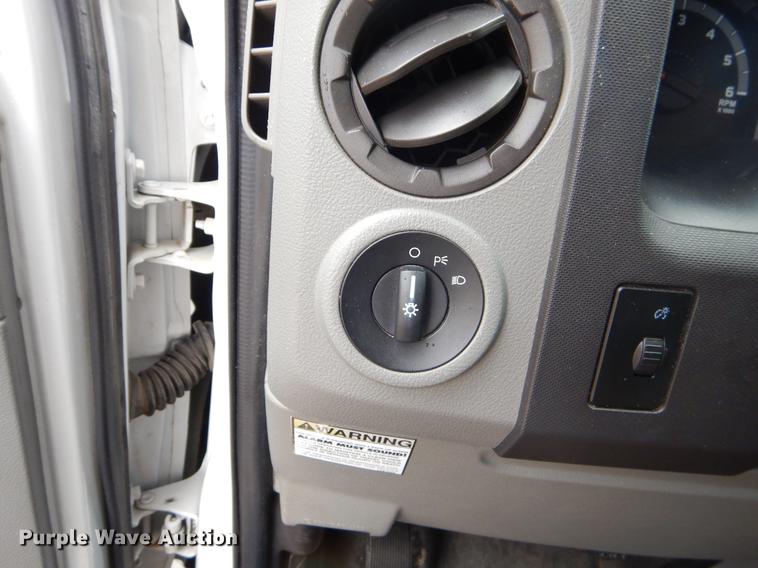 image for item EZ9837 2009 Ford Econoline E450 shuttle bus