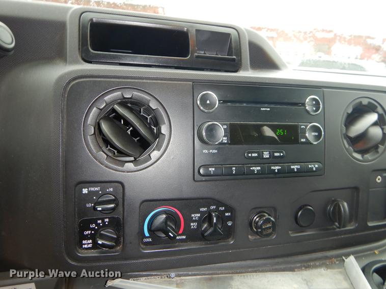 image for item EZ9837 2009 Ford Econoline E450 shuttle bus