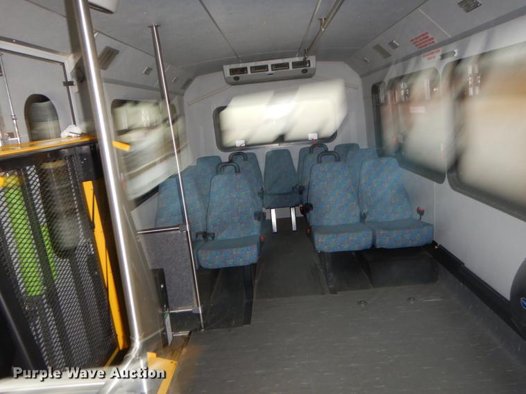 image for item EZ9837 2009 Ford Econoline E450 shuttle bus