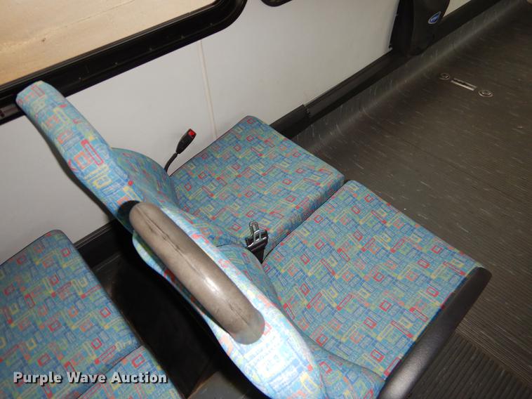 image for item EZ9837 2009 Ford Econoline E450 shuttle bus