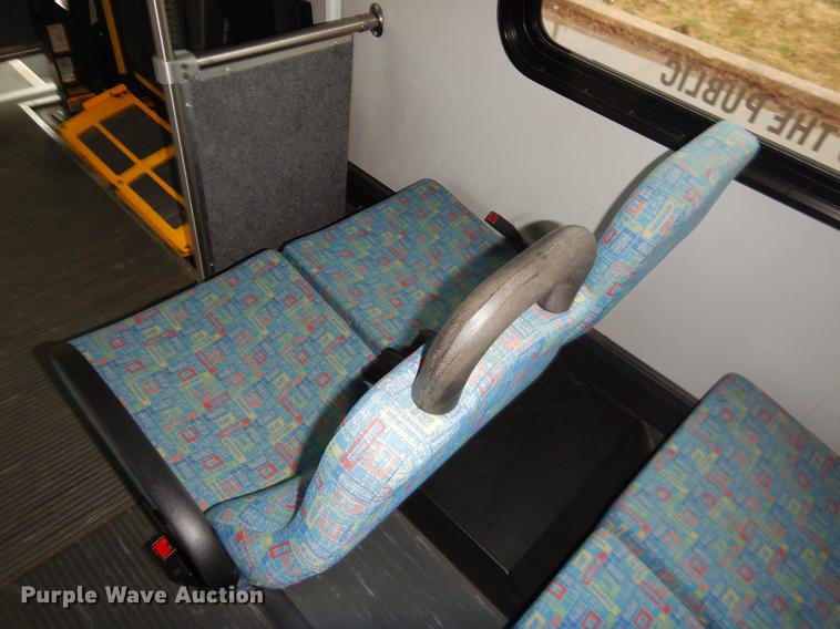 image for item EZ9837 2009 Ford Econoline E450 shuttle bus