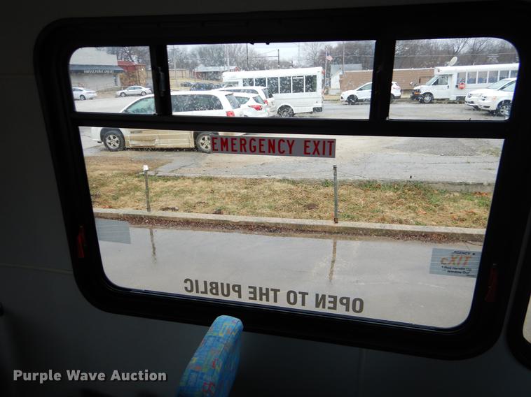 image for item EZ9837 2009 Ford Econoline E450 shuttle bus