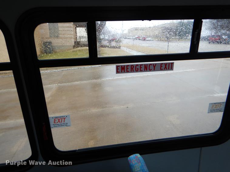 image for item EZ9837 2009 Ford Econoline E450 shuttle bus