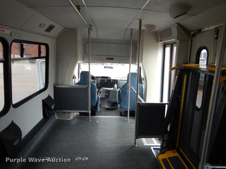 image for item EZ9837 2009 Ford Econoline E450 shuttle bus