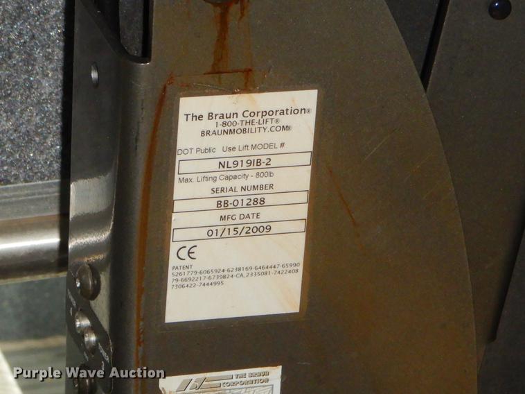 image for item EZ9837 2009 Ford Econoline E450 shuttle bus