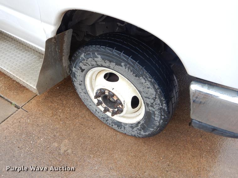 image for item EZ9837 2009 Ford Econoline E450 shuttle bus