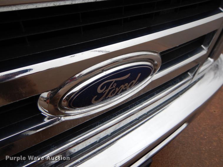 image for item EZ9837 2009 Ford Econoline E450 shuttle bus