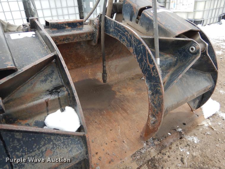 image for item FA9269 Skid steer grapple bucket