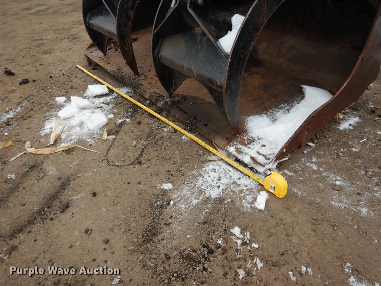 image for item FA9269 Skid steer grapple bucket