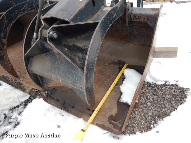 image for item FA9269 Skid steer grapple bucket