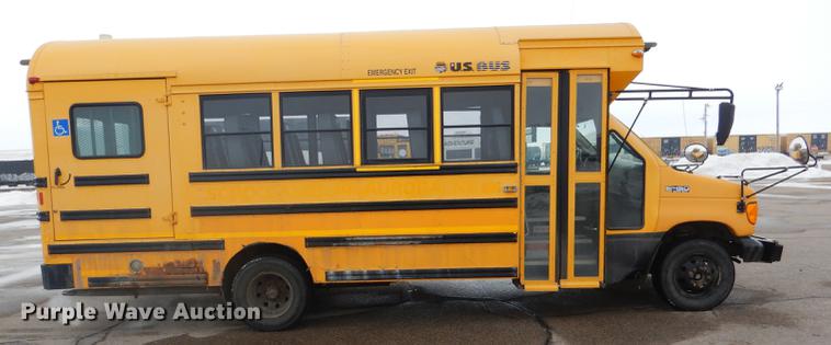 image for item FA9270 2004 Ford E450 school bus