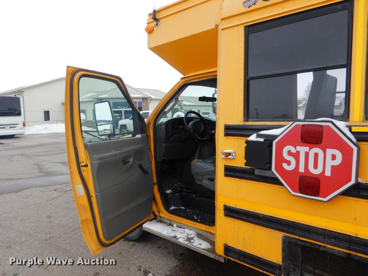 image for item FA9270 2004 Ford E450 school bus