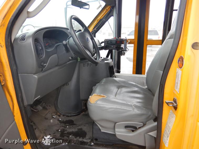 image for item FA9270 2004 Ford E450 school bus