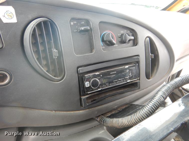 image for item FA9270 2004 Ford E450 school bus