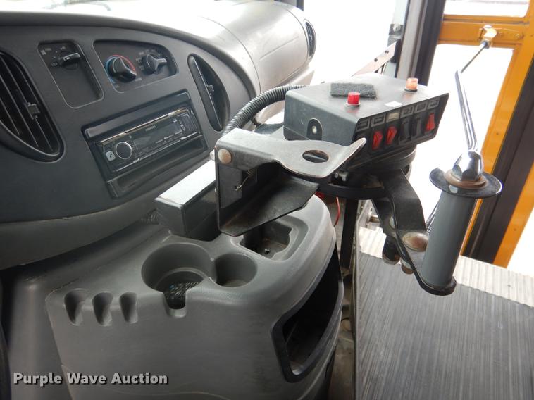 image for item FA9270 2004 Ford E450 school bus
