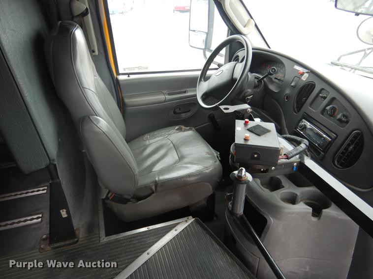 image for item FA9270 2004 Ford E450 school bus