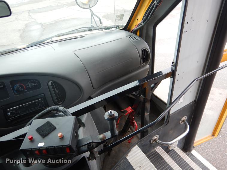 image for item FA9270 2004 Ford E450 school bus