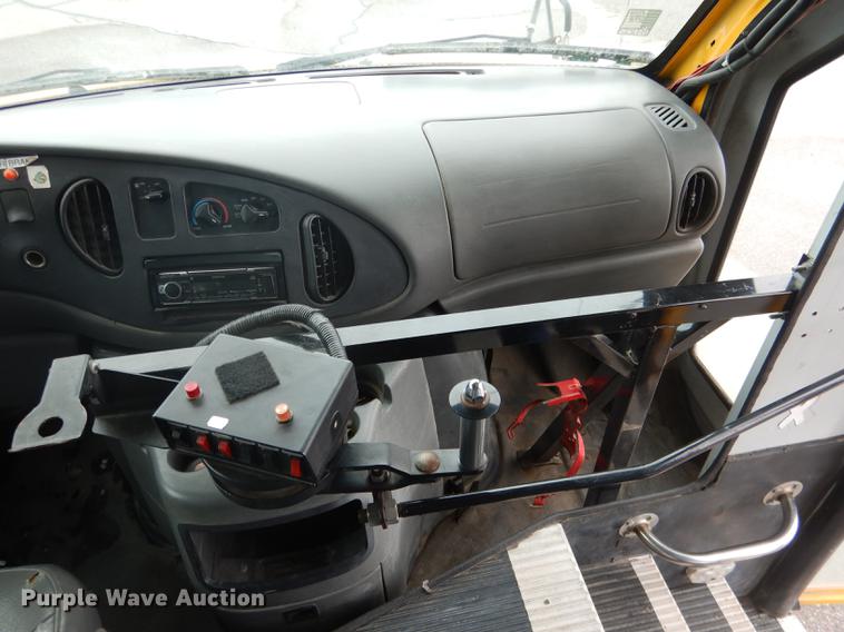 image for item FA9270 2004 Ford E450 school bus