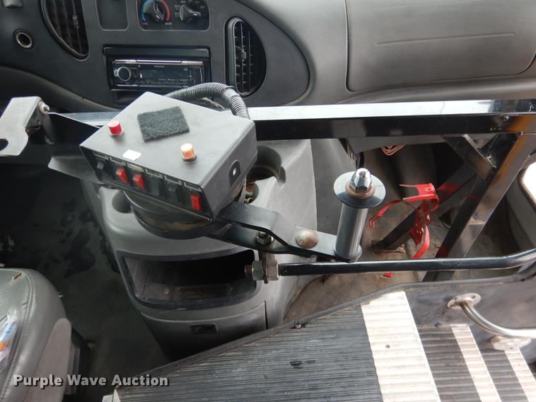image for item FA9270 2004 Ford E450 school bus