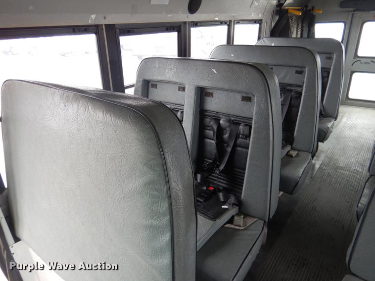 image for item FA9270 2004 Ford E450 school bus