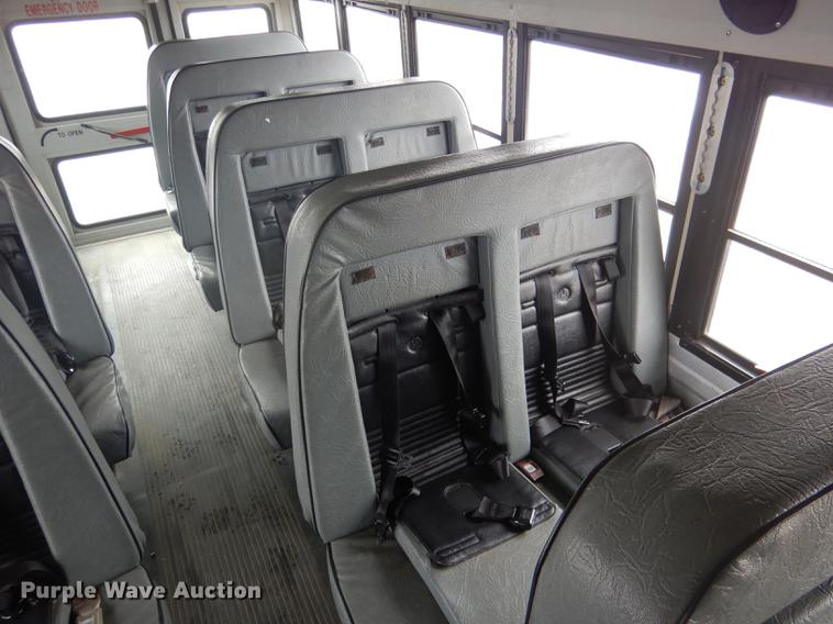 image for item FA9270 2004 Ford E450 school bus