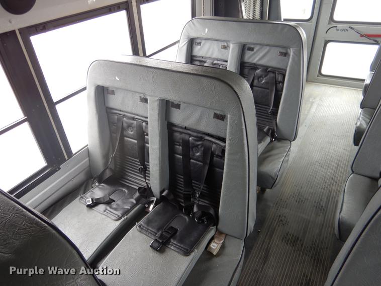 image for item FA9270 2004 Ford E450 school bus