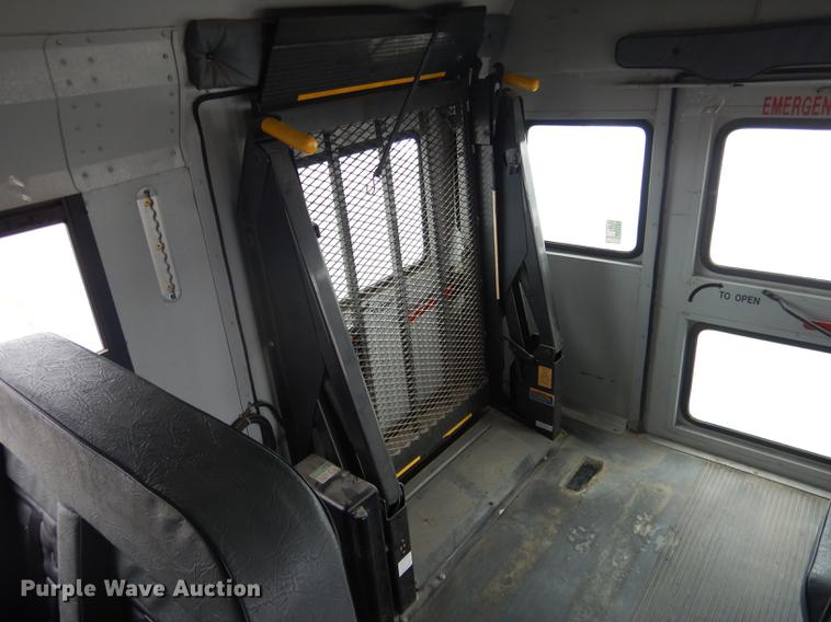 image for item FA9270 2004 Ford E450 school bus