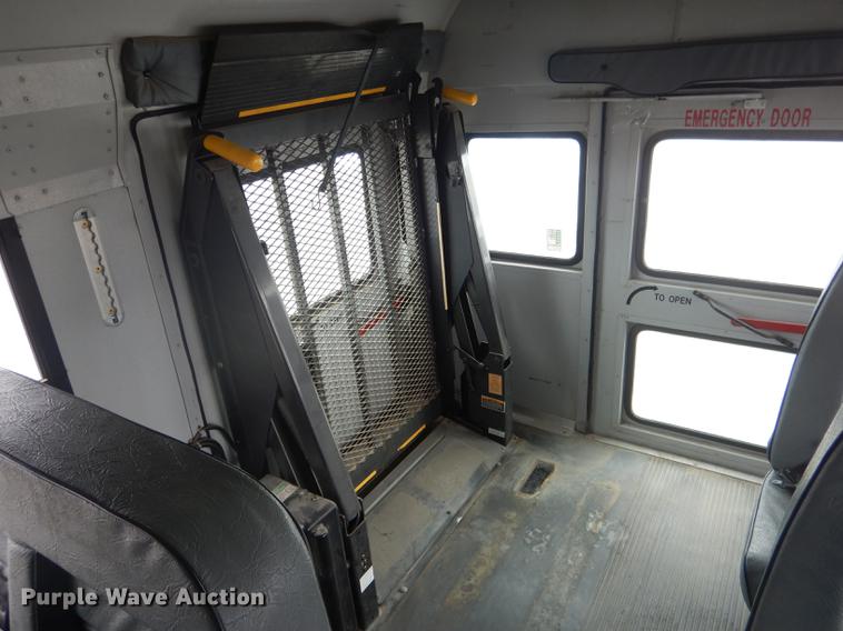 image for item FA9270 2004 Ford E450 school bus