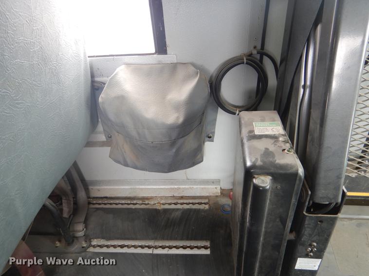 image for item FA9270 2004 Ford E450 school bus