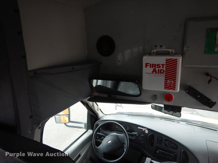 image for item FA9270 2004 Ford E450 school bus