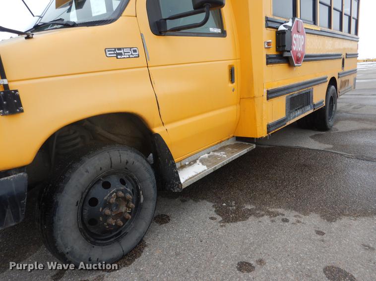 image for item FA9270 2004 Ford E450 school bus