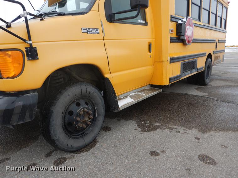 image for item FA9270 2004 Ford E450 school bus